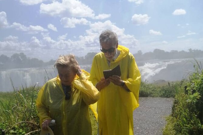 Guided Tour of the Falls (Zimbabwe side) - Meeting Mr B and settling into the walk
