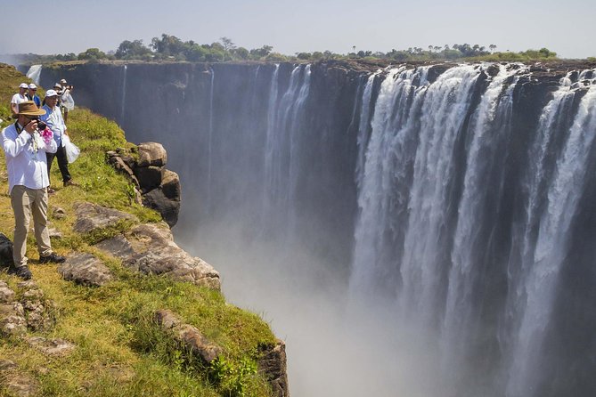 Guided Tour of the Majestic Victoria Falls - Why the Zimbabwe side gives you the big picture