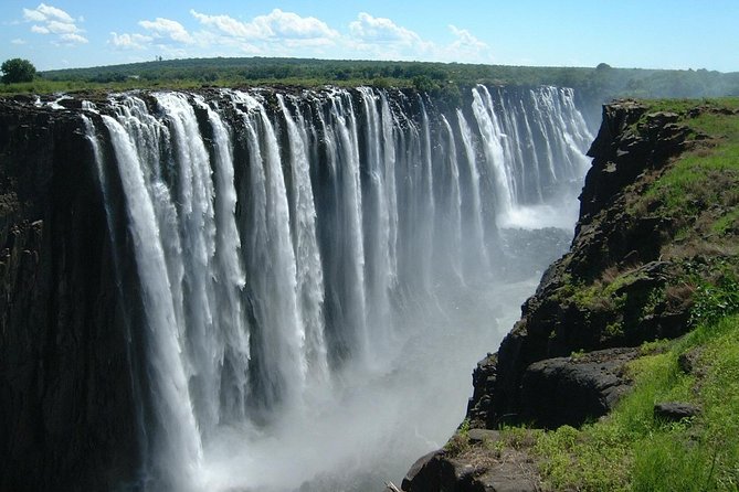 Guided Tour of the Majestic Victoria Falls - A three to four-hour visit with a clear limit