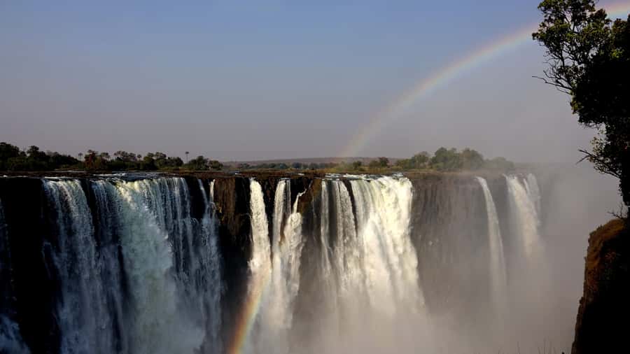 GUIDED TOUR OF THE VICTORIA FALLS ON THE ZAMBIAN SIDE - Knife Edge Bridge and the spray zone
