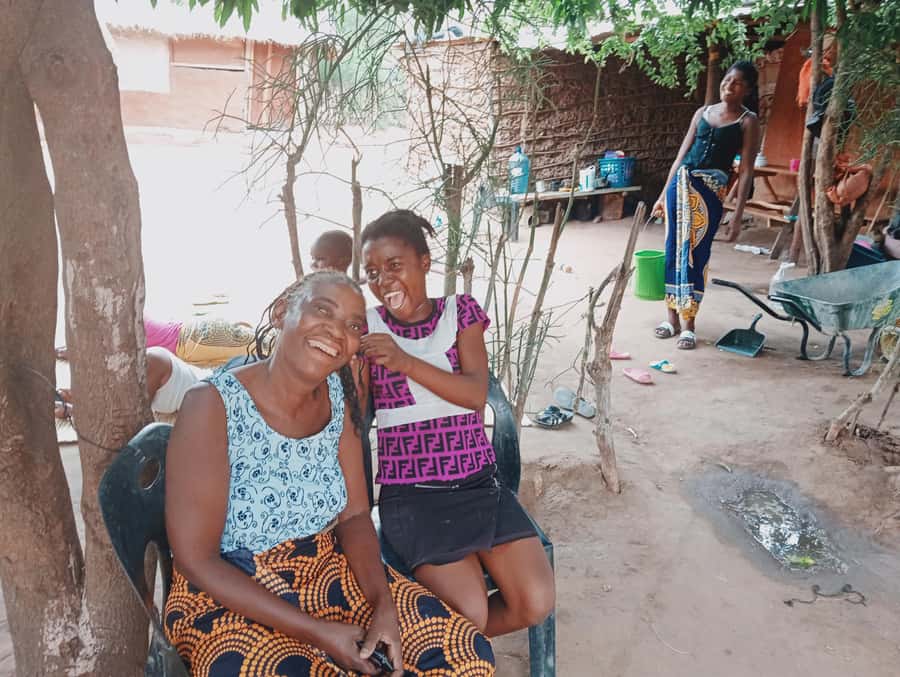 Livingstone: Amazing Traditional Village Tour - Seeing how local buildings are made