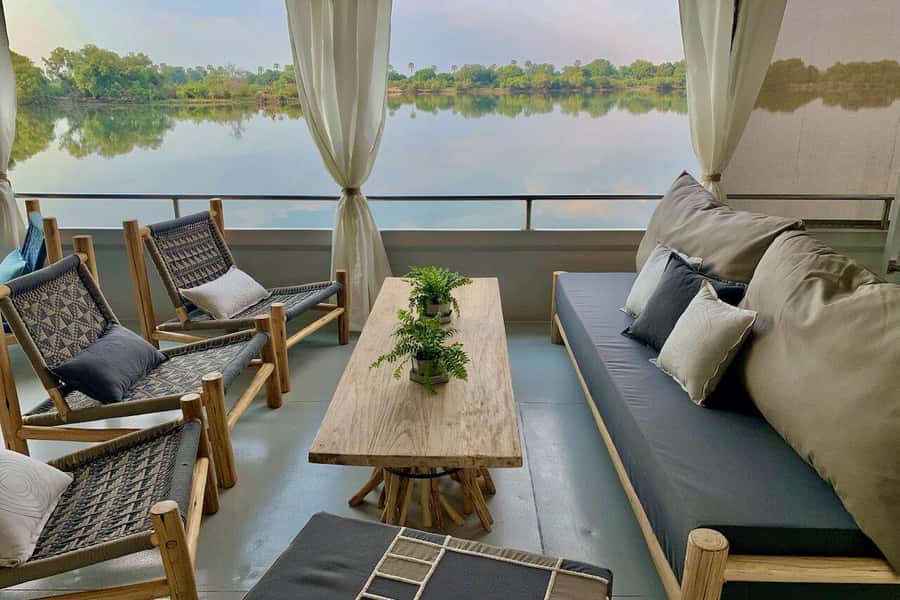 Luxury Cruise : Sunset Boat Cruise on The Zambezi Explorer - Cruising past islands and riverbank wildlife