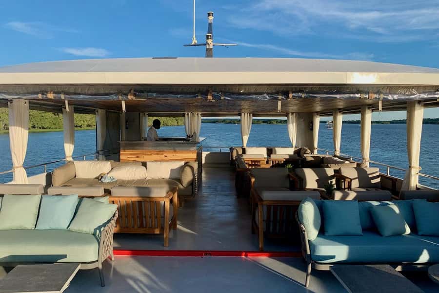 Luxury Cruise : Sunset Boat Cruise on The Zambezi Explorer - Snacks, cocktails, and the value of an all-inclusive evening