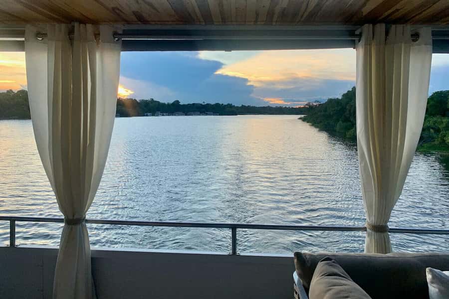 Luxury Cruise : Sunset Boat Cruise on The Zambezi Explorer - Watching the Zambezi sunset from the water
