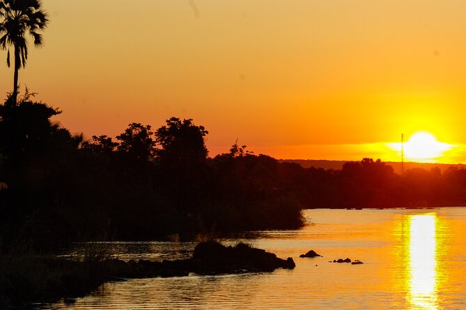 Shearwater River Song Luxury River Cruise - Sunset photography on the Zambezi