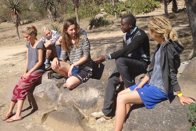 Silunguzi Matopos Village & Rock Paintings Visit ! - The Elephant Cave and Fish Cave