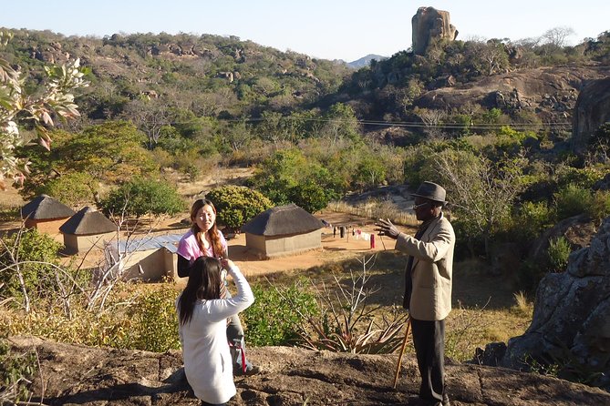 Silunguzi Matopos Village & Rock Paintings Visit ! - Driving through Matobo’s wildlife country