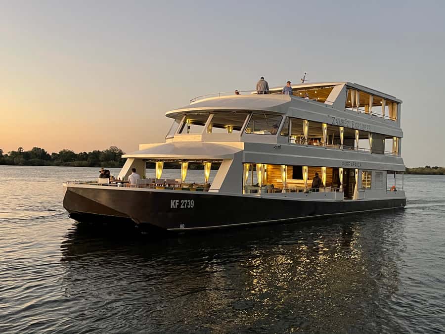 Victoria Falls: 2-Hour Luxury Zambezi River Sunset Cruise - Sunset and the return toward Victoria Falls