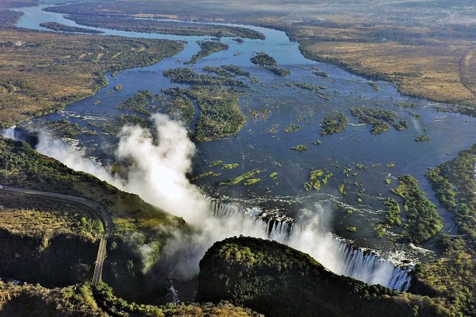 Victoria Falls Airport Transfer to Victoria Falls Town or Hotel - The 20 to 25 minute ride into town