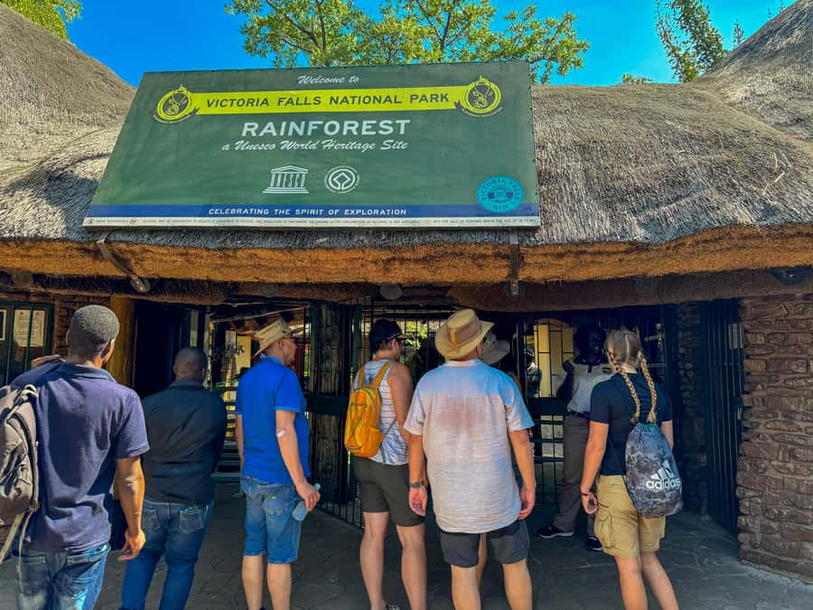 Victoria Falls: Guided Tour of the Victoria Falls - Why the guide changes the walk