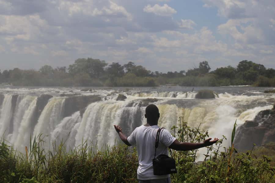 Victoria Falls Guided Tour with High Tea - What the $60 price really covers