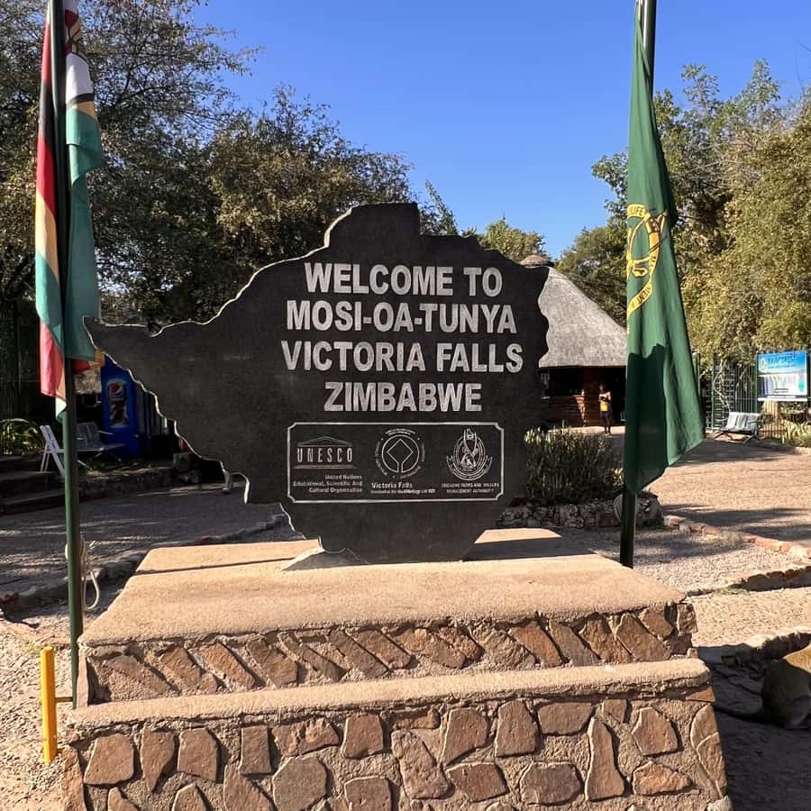 Victoria Falls: Private Guided Tour of the Waterfalls - Key points at a glance