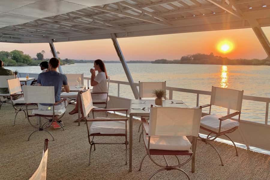 Victoria Falls Scenic Guided Tour with Sunset Boat Cruise - Seeing all 16 viewpoints at Victoria Falls