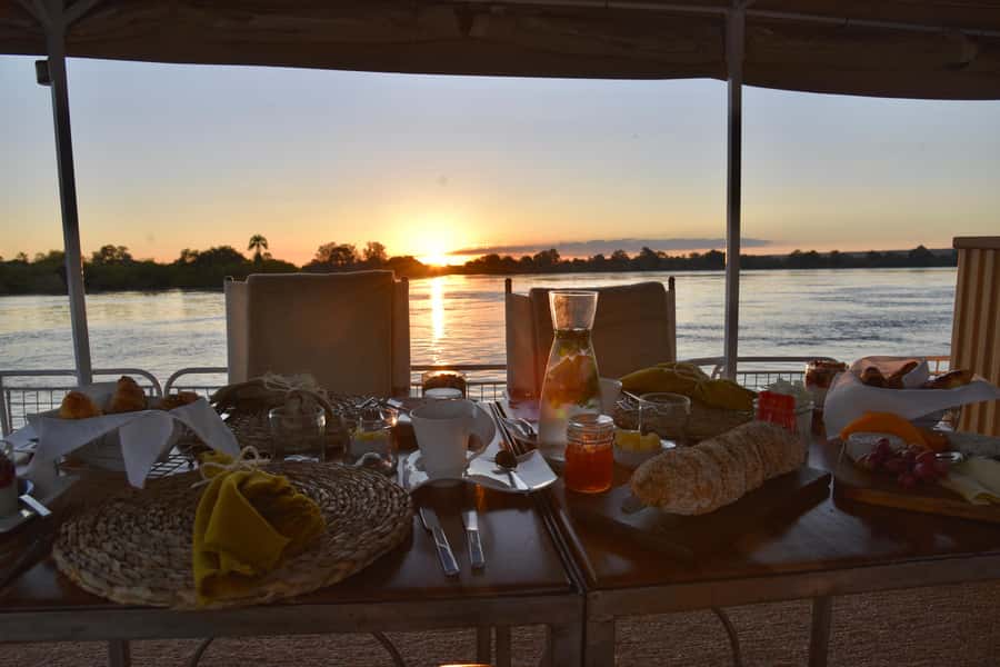 Victoria Falls: Sunrise Cruise on the Zambezi River - A quiet start on the Zambezi