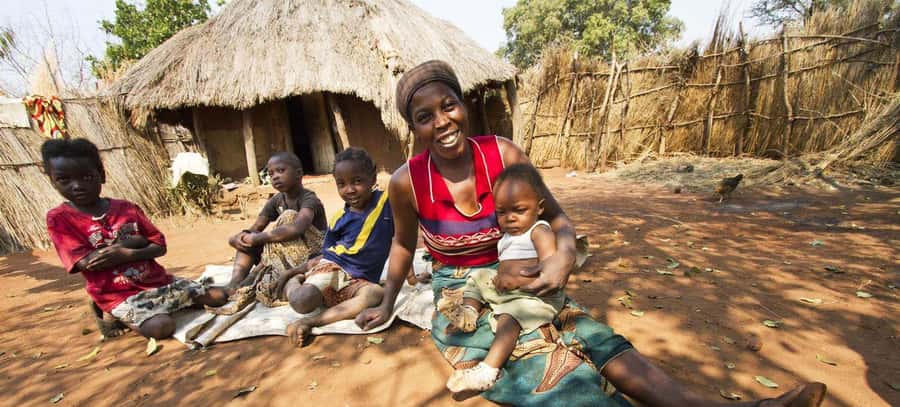 Victoria Falls: Village Tour with Traditional Food Tasting - A short road from Victoria Falls to local life