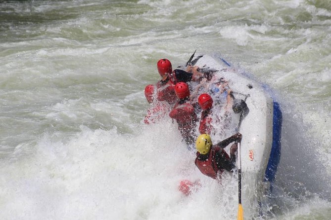 White Water Rafting in Zimbabwe - The steep route into the gorge