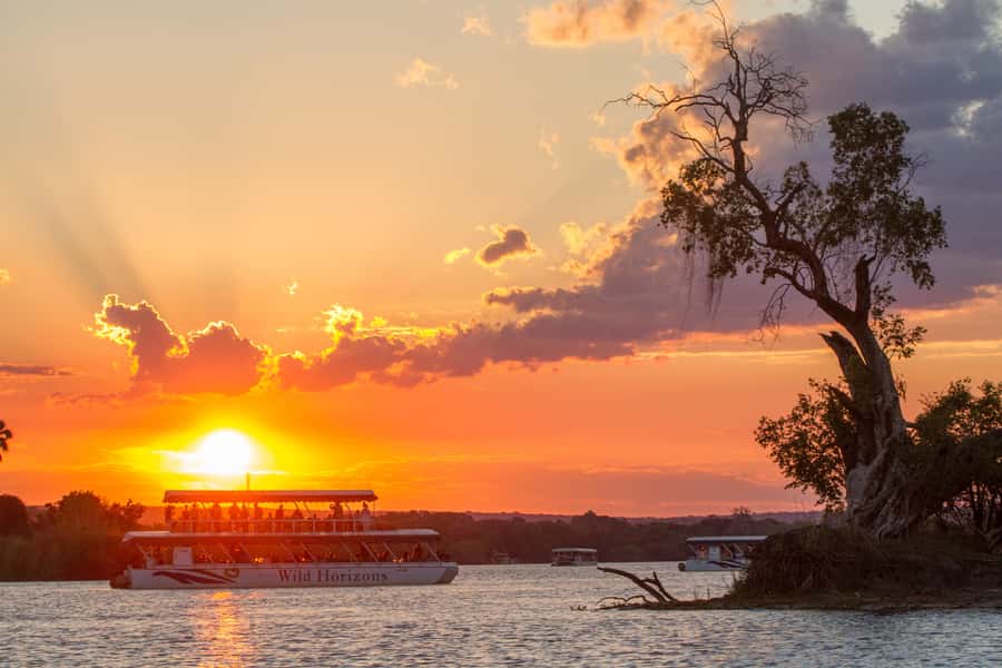 Zimbabwe: Sundowner Cruise (Standard) Zambezi River - Should you book the Zambezi sunset cruise?