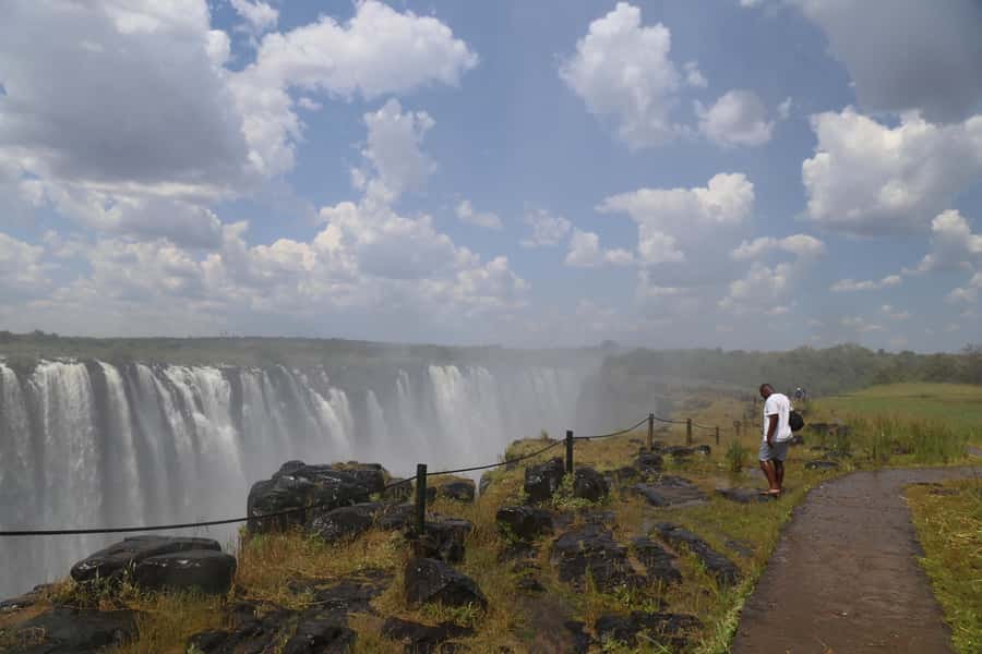 Zimbabwe & Zambia: Guided Tour of the Falls from Both Sides - Zambia side: closer spray and a different mood
